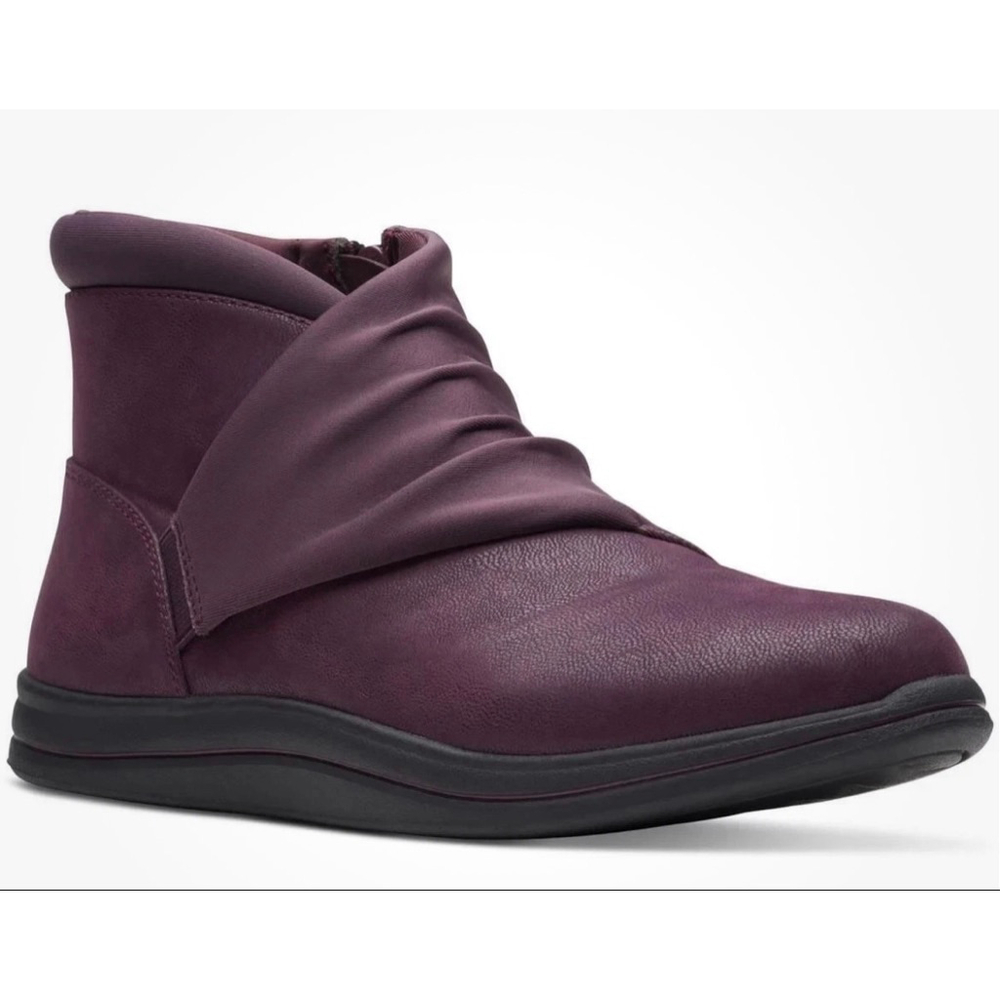 Clarks NWOT cloudsteppers breeze dusk burgundy ankle boots size 6.5